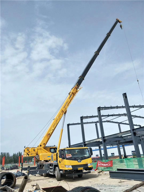 汨罗市超高层建筑钢结构吊装案例